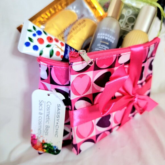 8 Piece Stuffed Bag Gift, 2 Pink/Purple Bags, Eye Mask, 2 White Barn Sprays, NWT - Picture 3 of 6